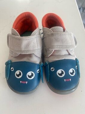 Spider ikiki toddler squeak shoes size 6